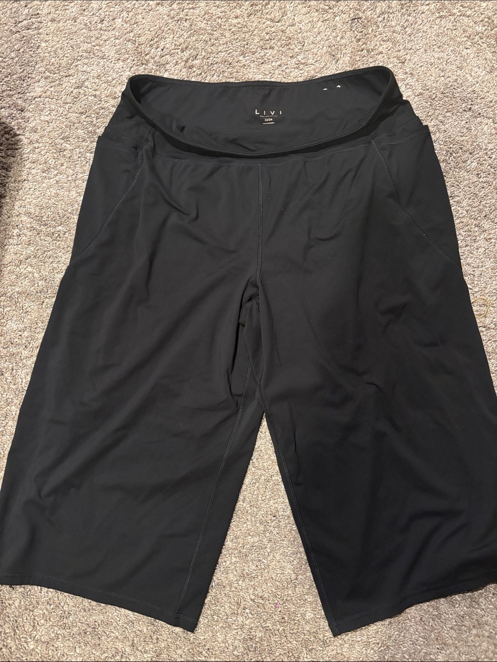 Lane Bryant LIVI Black Womens cropped active pants